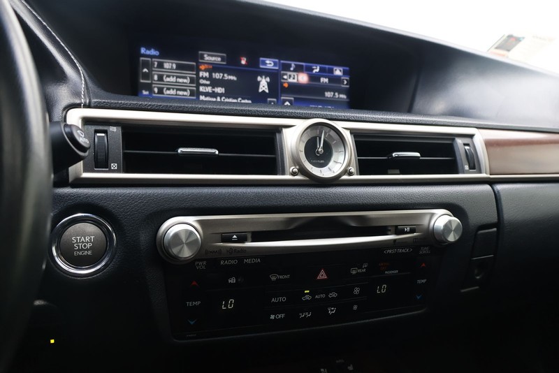 Lexus GS 350 Vehicle Full-screen Gallery Image 30