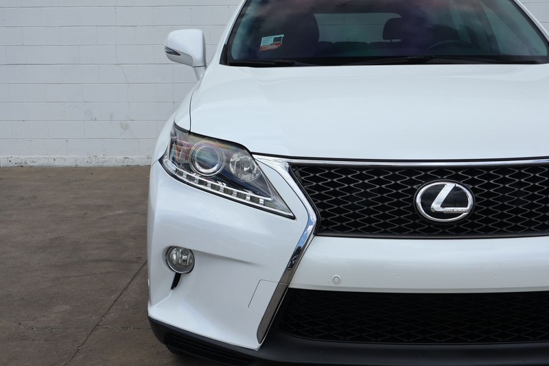 Lexus RX 350 Vehicle Full-screen Gallery Image 03