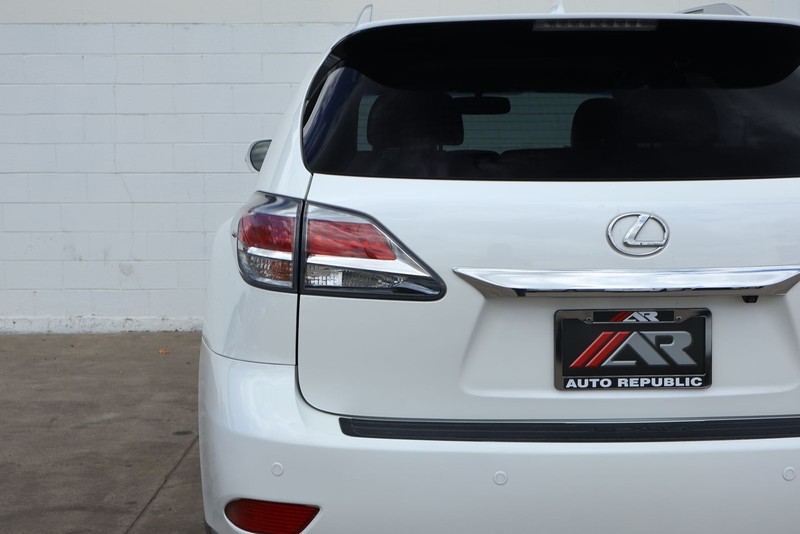 Lexus RX 350 Vehicle Full-screen Gallery Image 07