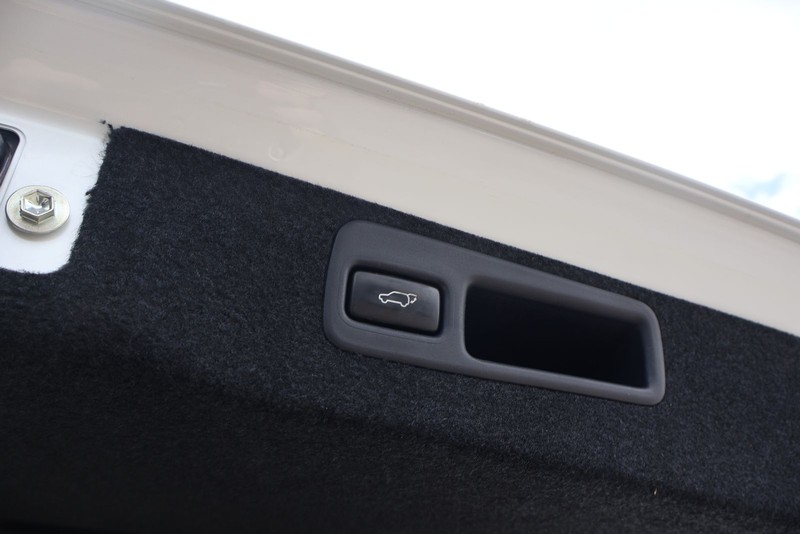 Lexus RX 350 Vehicle Full-screen Gallery Image 09