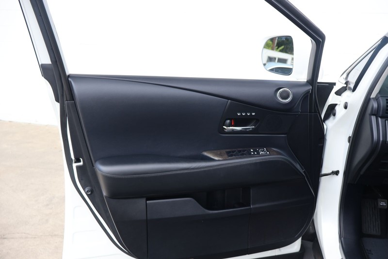 Lexus RX 350 Vehicle Full-screen Gallery Image 14