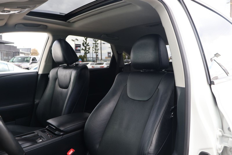 Lexus RX 350 Vehicle Full-screen Gallery Image 16
