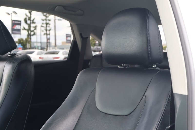 Lexus RX 350 Vehicle Full-screen Gallery Image 17