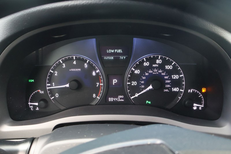 Lexus RX 350 Vehicle Full-screen Gallery Image 22