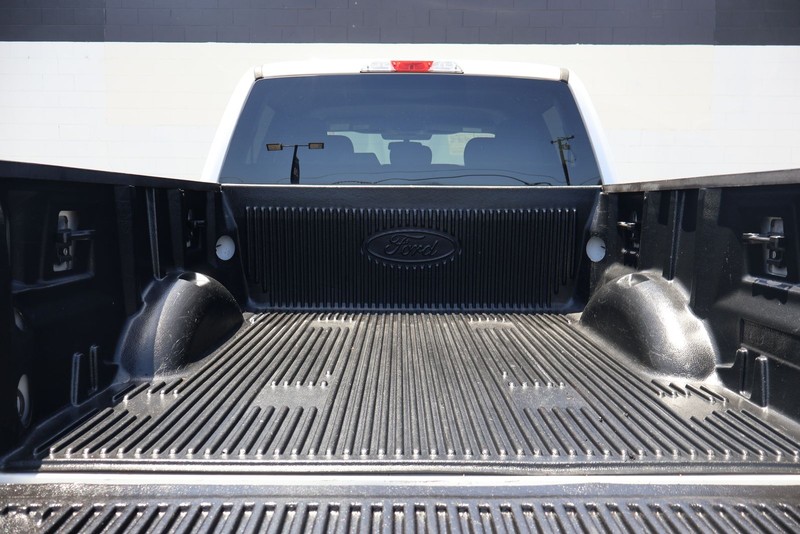 Ford F-150 Vehicle Full-screen Gallery Image 08