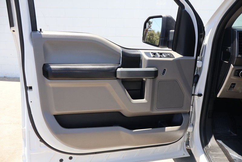 Ford F-150 Vehicle Full-screen Gallery Image 14