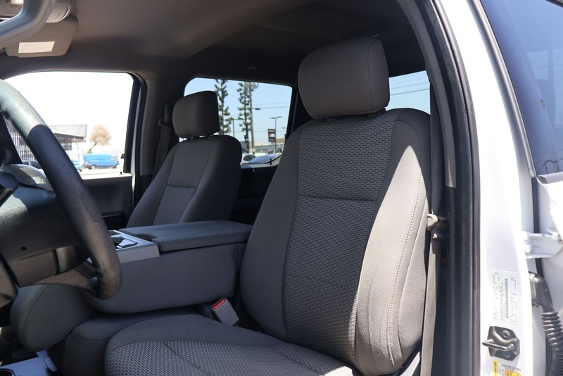 Ford F-150 Vehicle Full-screen Gallery Image 16