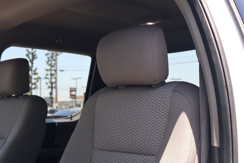 Ford F-150 Vehicle Full-screen Gallery Image 17
