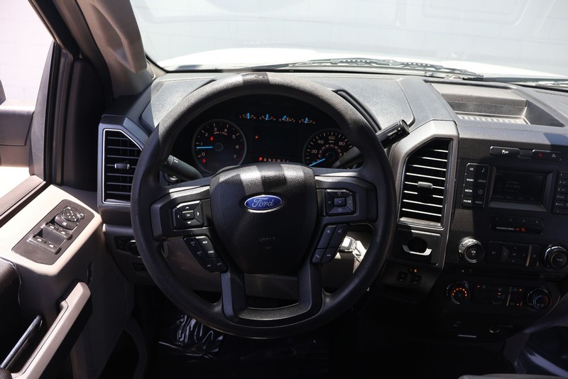Ford F-150 Vehicle Full-screen Gallery Image 23