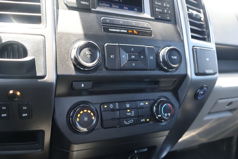 Ford F-150 Vehicle Full-screen Gallery Image 28