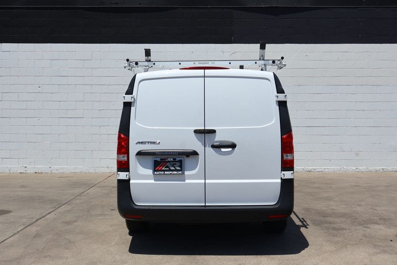 Mercedes-Benz Metris Cargo Van Vehicle Full-screen Gallery Image 06