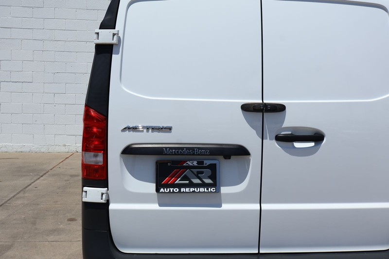 Mercedes-Benz Metris Cargo Van Vehicle Full-screen Gallery Image 07