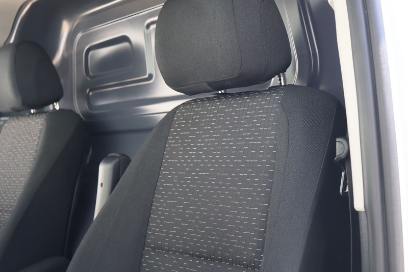 Mercedes-Benz Metris Cargo Van Vehicle Full-screen Gallery Image 17