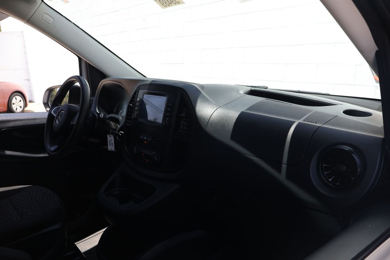 Mercedes-Benz Metris Cargo Van Vehicle Full-screen Gallery Image 18