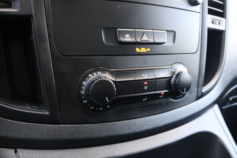 Mercedes-Benz Metris Cargo Van Vehicle Full-screen Gallery Image 27