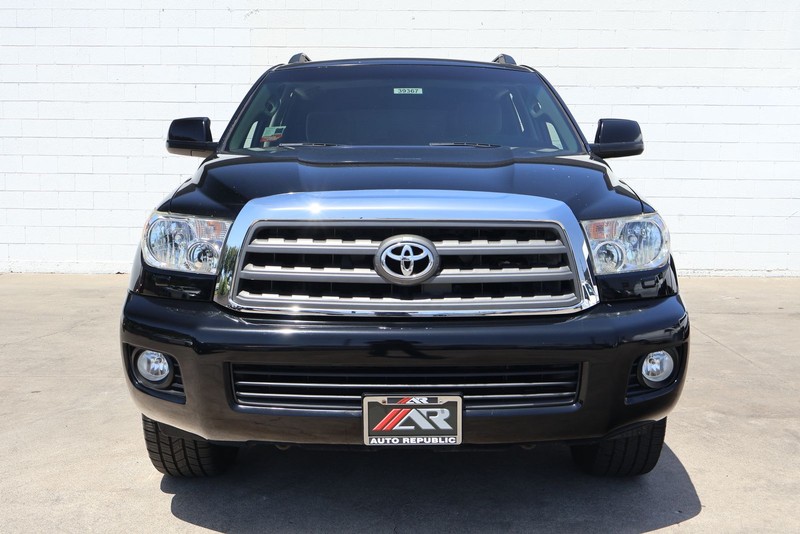 Toyota Sequoia Vehicle Full-screen Gallery Image 02