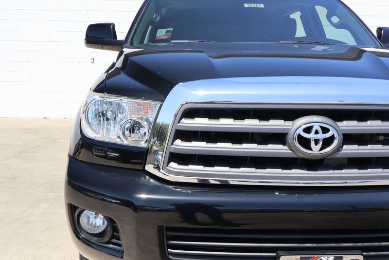 Toyota Sequoia Vehicle Full-screen Gallery Image 03