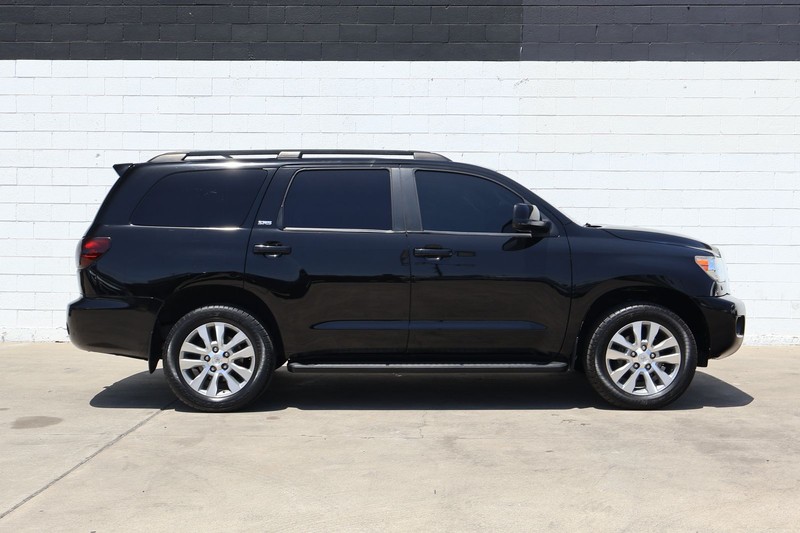Toyota Sequoia Vehicle Full-screen Gallery Image 04