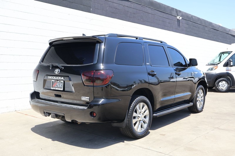 Toyota Sequoia Vehicle Full-screen Gallery Image 05