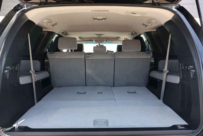 Toyota Sequoia Vehicle Full-screen Gallery Image 08