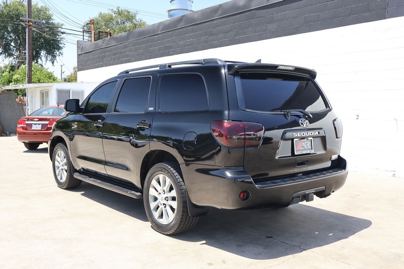 Toyota Sequoia Vehicle Full-screen Gallery Image 09