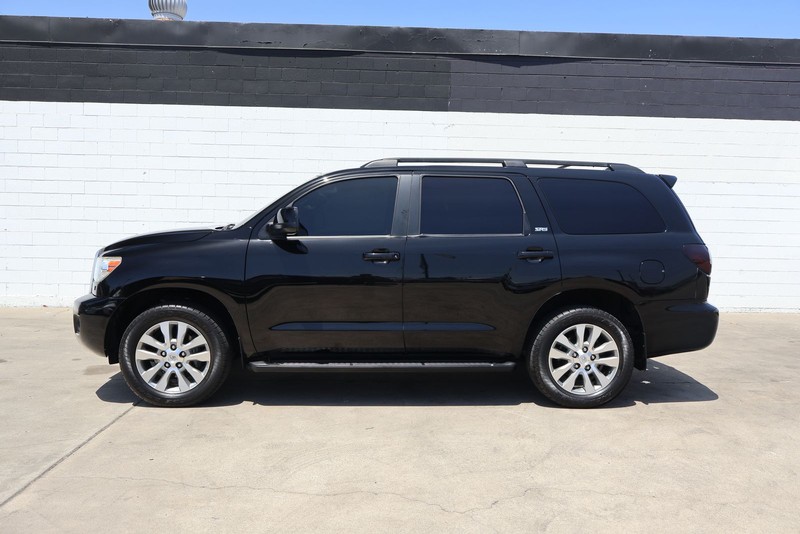 Toyota Sequoia Vehicle Full-screen Gallery Image 10