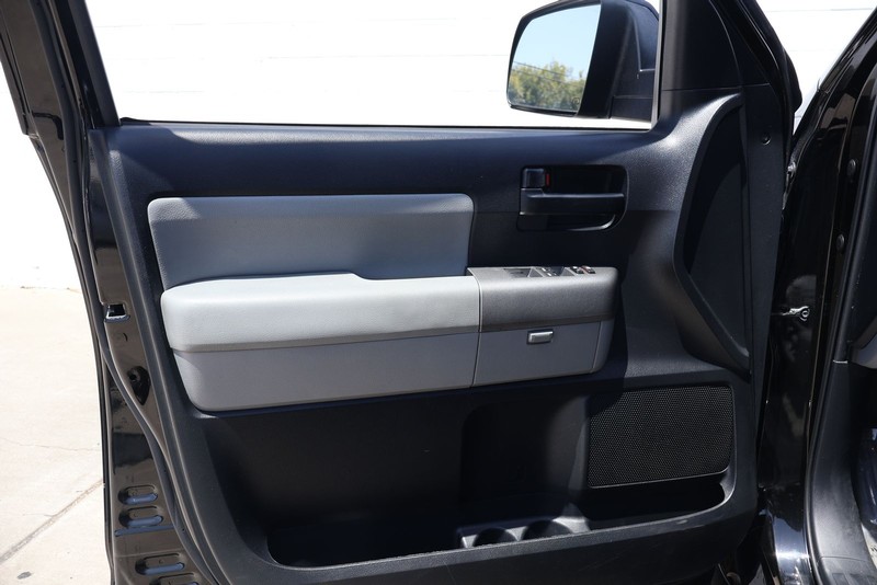 Toyota Sequoia Vehicle Full-screen Gallery Image 14
