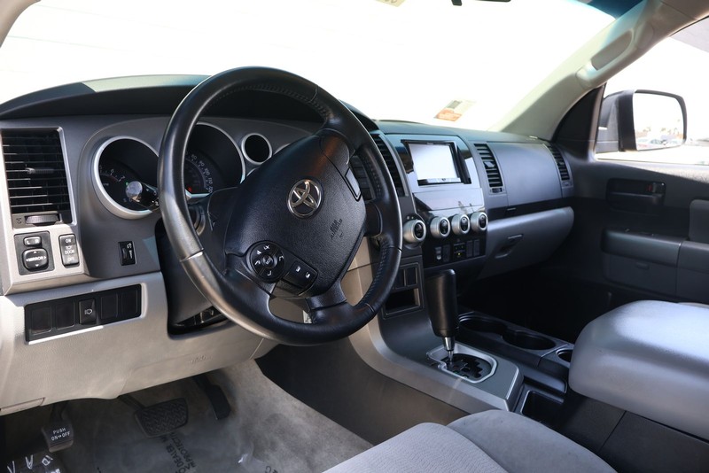 Toyota Sequoia Vehicle Full-screen Gallery Image 15