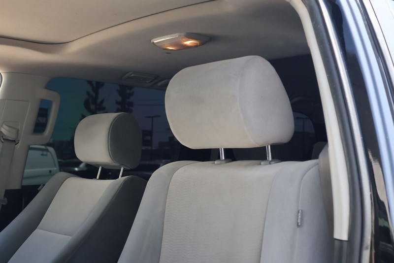 Toyota Sequoia Vehicle Full-screen Gallery Image 17