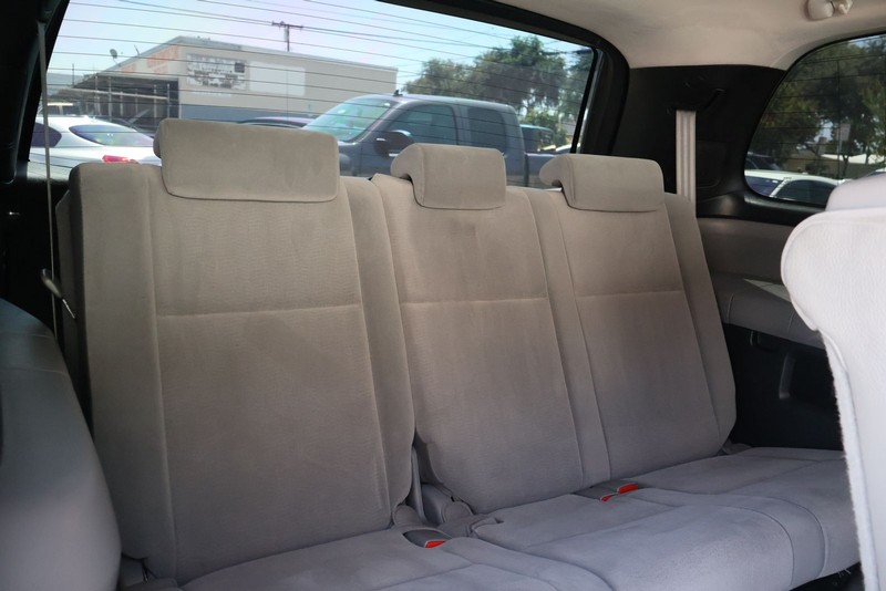 Toyota Sequoia Vehicle Full-screen Gallery Image 21