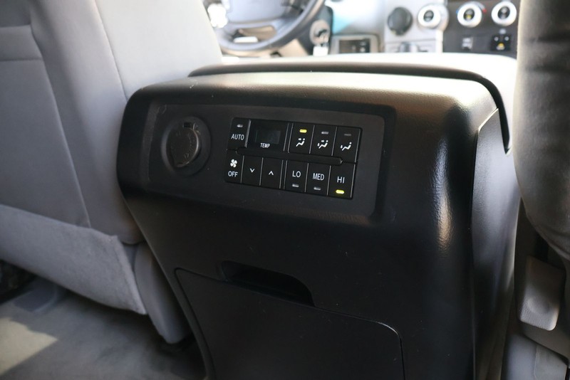 Toyota Sequoia Vehicle Full-screen Gallery Image 22