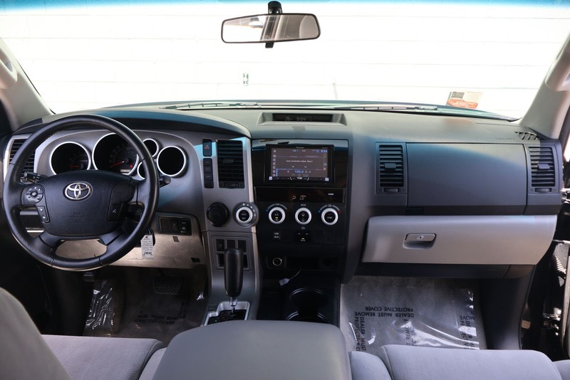 Toyota Sequoia Vehicle Full-screen Gallery Image 23