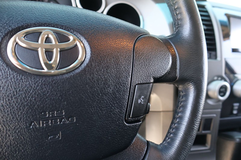Toyota Sequoia Vehicle Full-screen Gallery Image 27