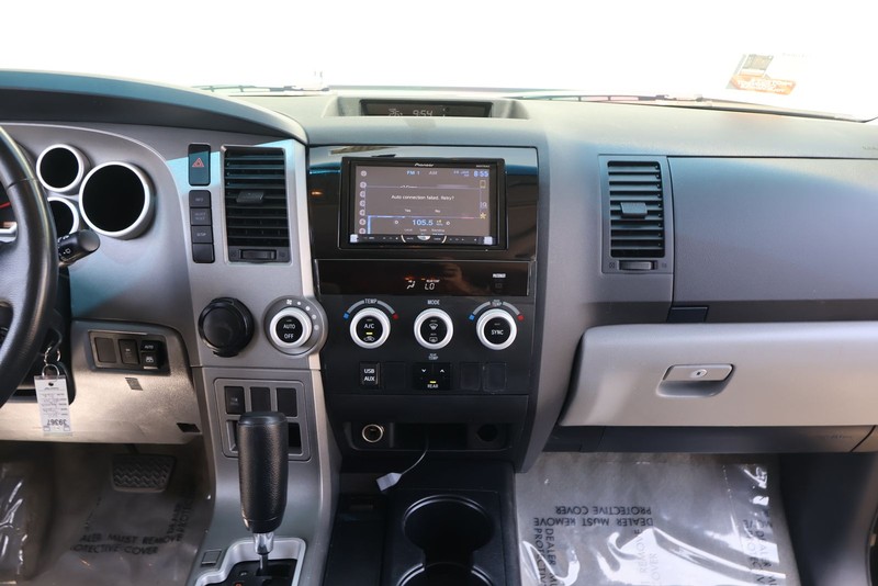 Toyota Sequoia Vehicle Full-screen Gallery Image 28