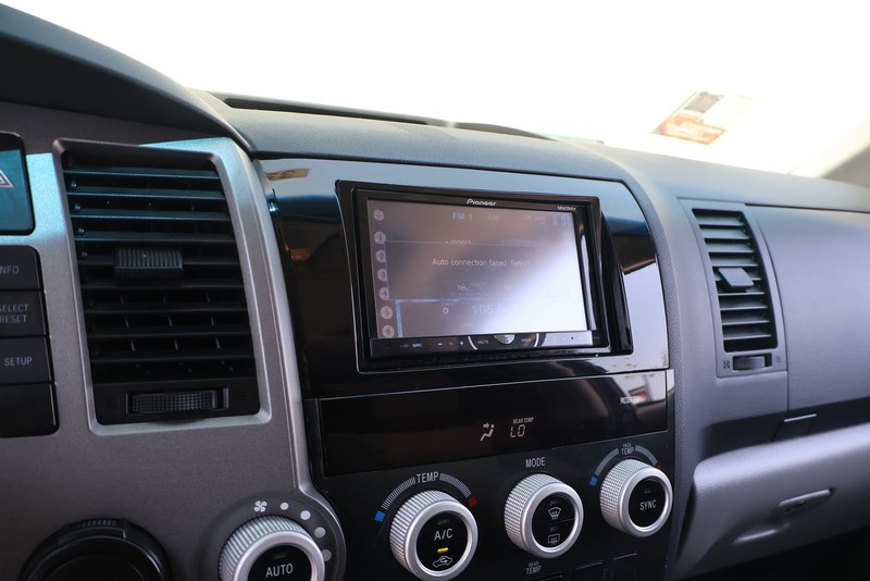 Toyota Sequoia Vehicle Full-screen Gallery Image 29