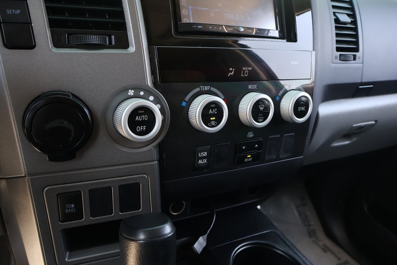 Toyota Sequoia Vehicle Full-screen Gallery Image 30