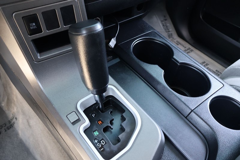 Toyota Sequoia Vehicle Full-screen Gallery Image 31