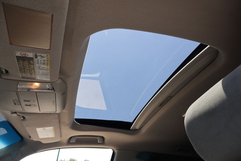 Toyota Sequoia Vehicle Full-screen Gallery Image 32
