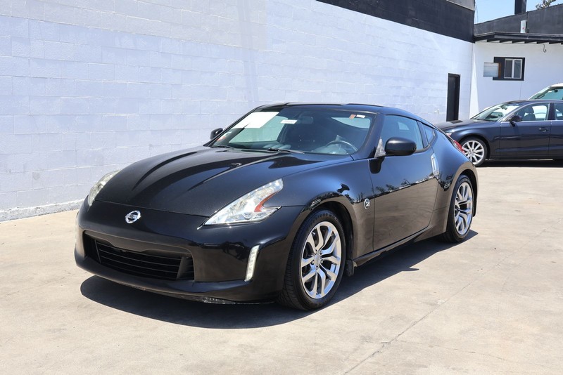 Nissan 370Z Vehicle Full-screen Gallery Image 11