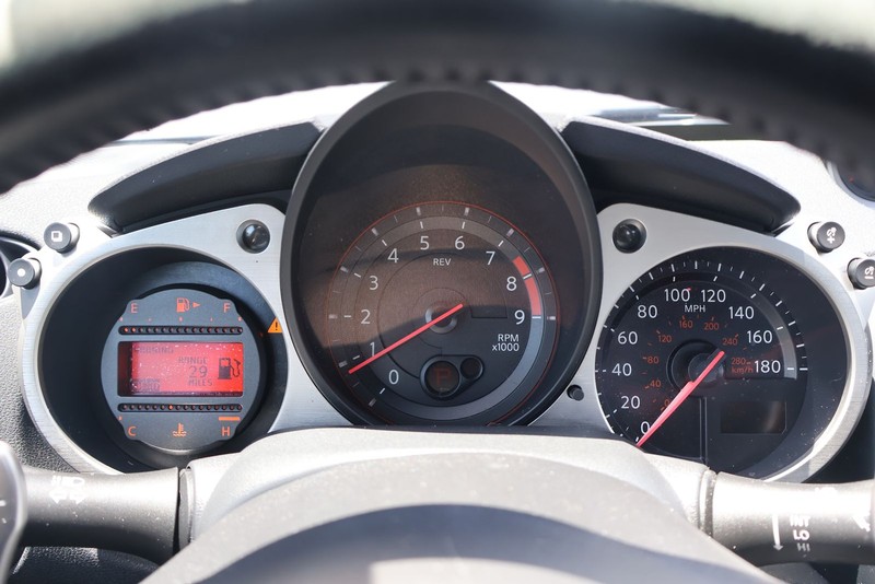 Nissan 370Z Vehicle Full-screen Gallery Image 21