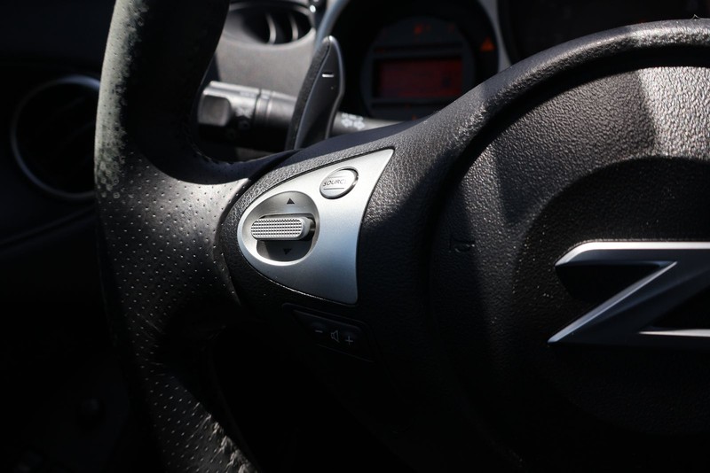 Nissan 370Z Vehicle Full-screen Gallery Image 23