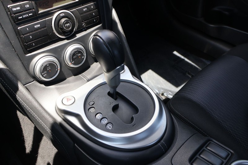 Nissan 370Z Vehicle Full-screen Gallery Image 28