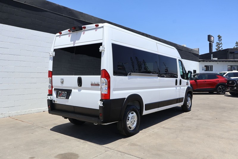 Ram ProMaster Window Van Vehicle Full-screen Gallery Image 07