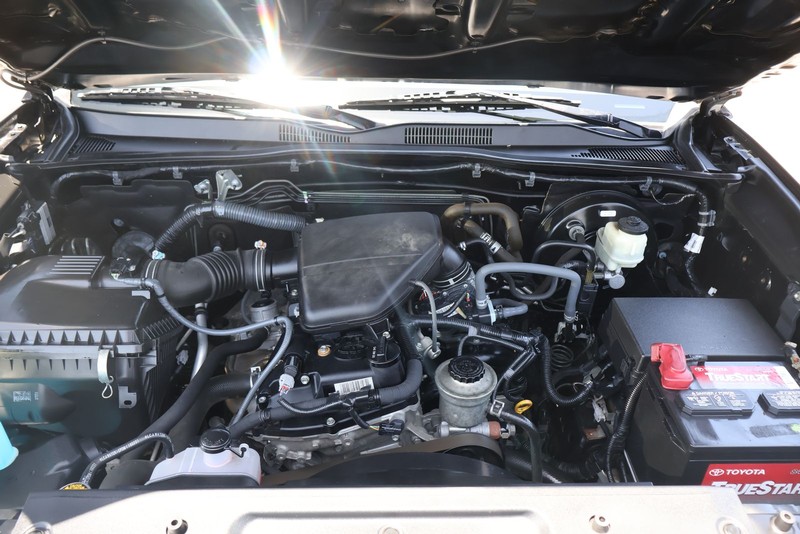 Toyota Tacoma Vehicle Full-screen Gallery Image 11