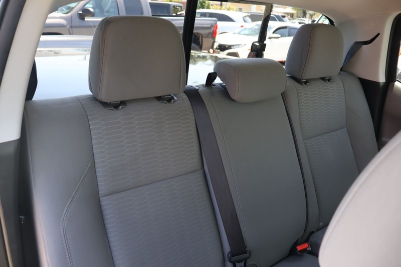 Toyota Tacoma Vehicle Full-screen Gallery Image 19