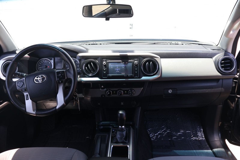 Toyota Tacoma Vehicle Full-screen Gallery Image 20