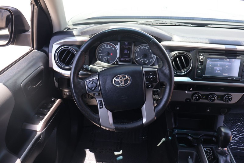 Toyota Tacoma Vehicle Full-screen Gallery Image 22