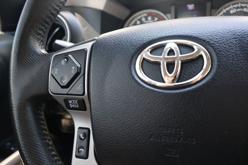 Toyota Tacoma Vehicle Full-screen Gallery Image 23