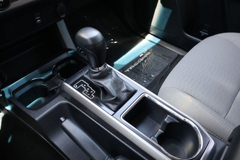 Toyota Tacoma Vehicle Full-screen Gallery Image 29