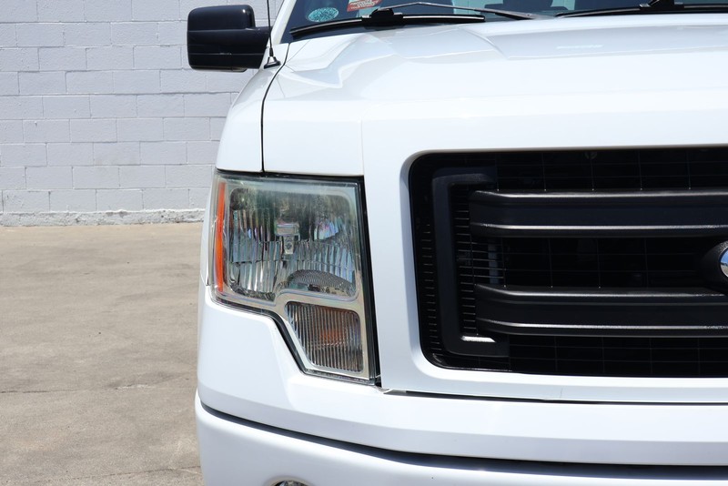 Ford F-150 Vehicle Full-screen Gallery Image 04